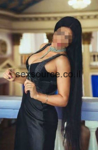 אהובתו, סקסי, מוכן להתמודד.
